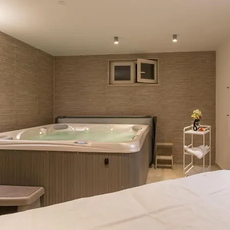 Luxurious With Bubble Bath *