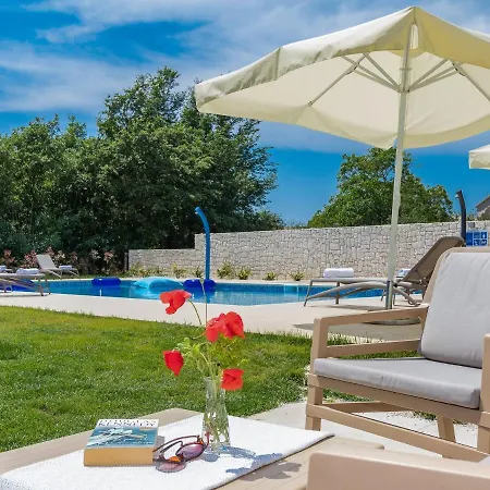 Luxurious With Bubble Bath Svetvincenat