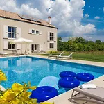In Butkovici With Pool Near Pula Светвинченат