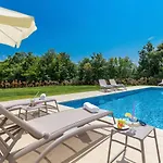 In Butkovici With Pool Near Pula Светвинченат