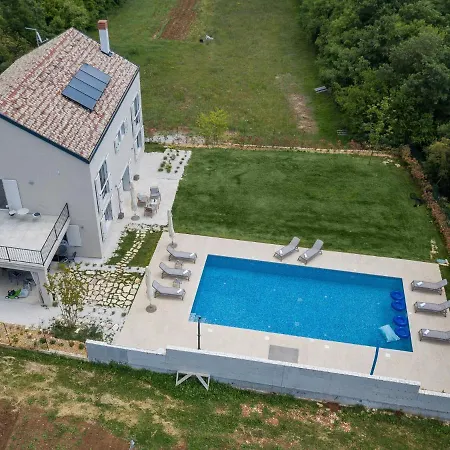 In Butkovici With Pool Near Pula *