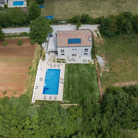 In Butkovici With Pool Near Pula